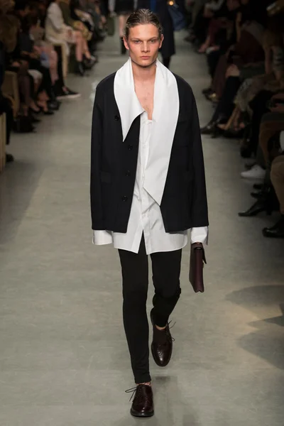 Look 28
